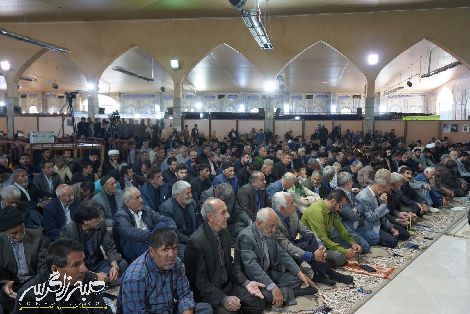 شکوه نماز جمعه در سایه‌سار دنا