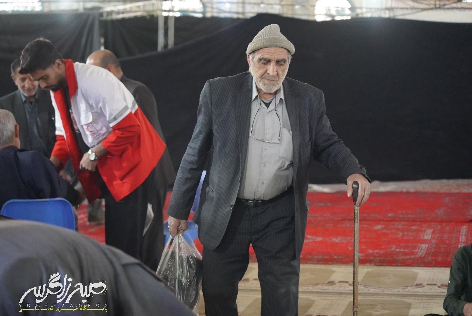 شکوه نماز جمعه در سایه‌سار دنا