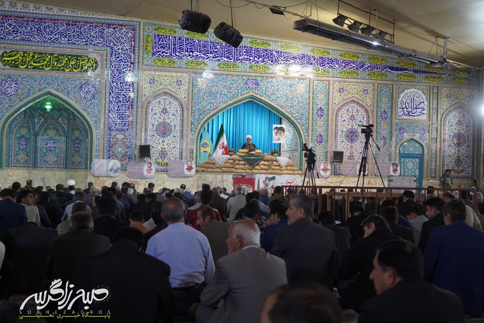 شکوه نماز جمعه در سایه‌سار دنا