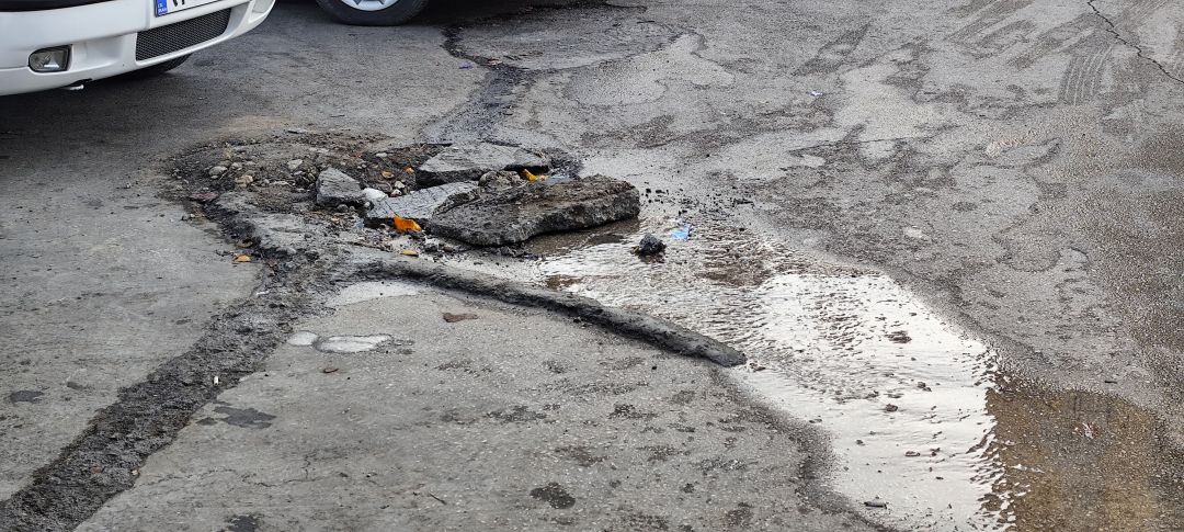 بازار روز یاسوج غرق آب و فاضلاب شد