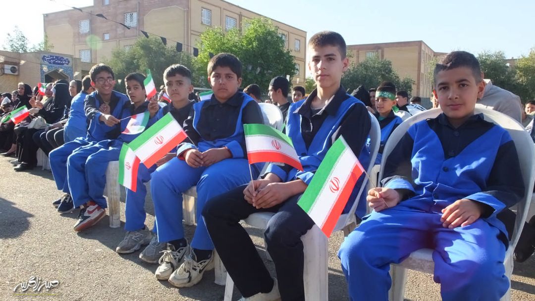 یادواره «لاله‌های روشن» در دبستان آزادی گچساران