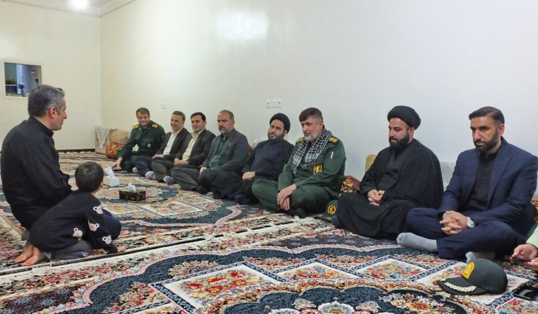 دیدار مسئولان گچساران با خانواده‌های شهدا+ تصاویر
