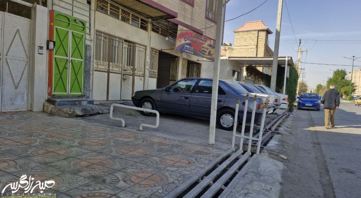 پیاده‌روهای دهدشت در محاصره کسبه