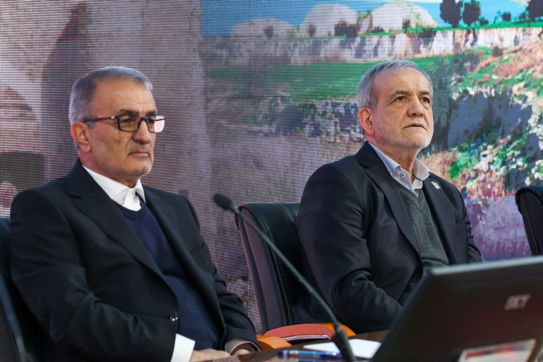 آقای پزشکیان الوعده وفا؛ دنا را قربانی نکنید