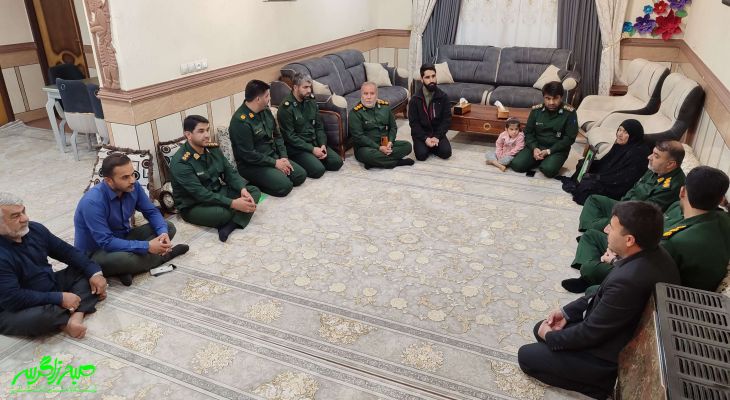 بوسه فرمانده سپاه فتح بر دستان مادران شهدا