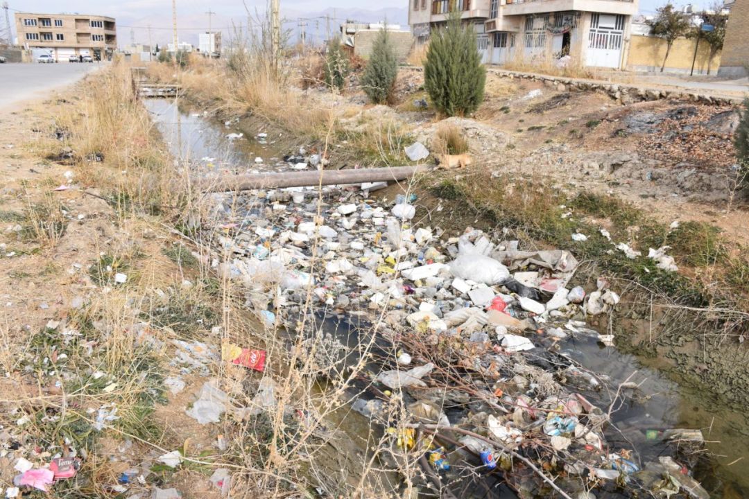 انباشت‌ زباله در مجاری‌آب شهرک‌های الغدیر و ولایت