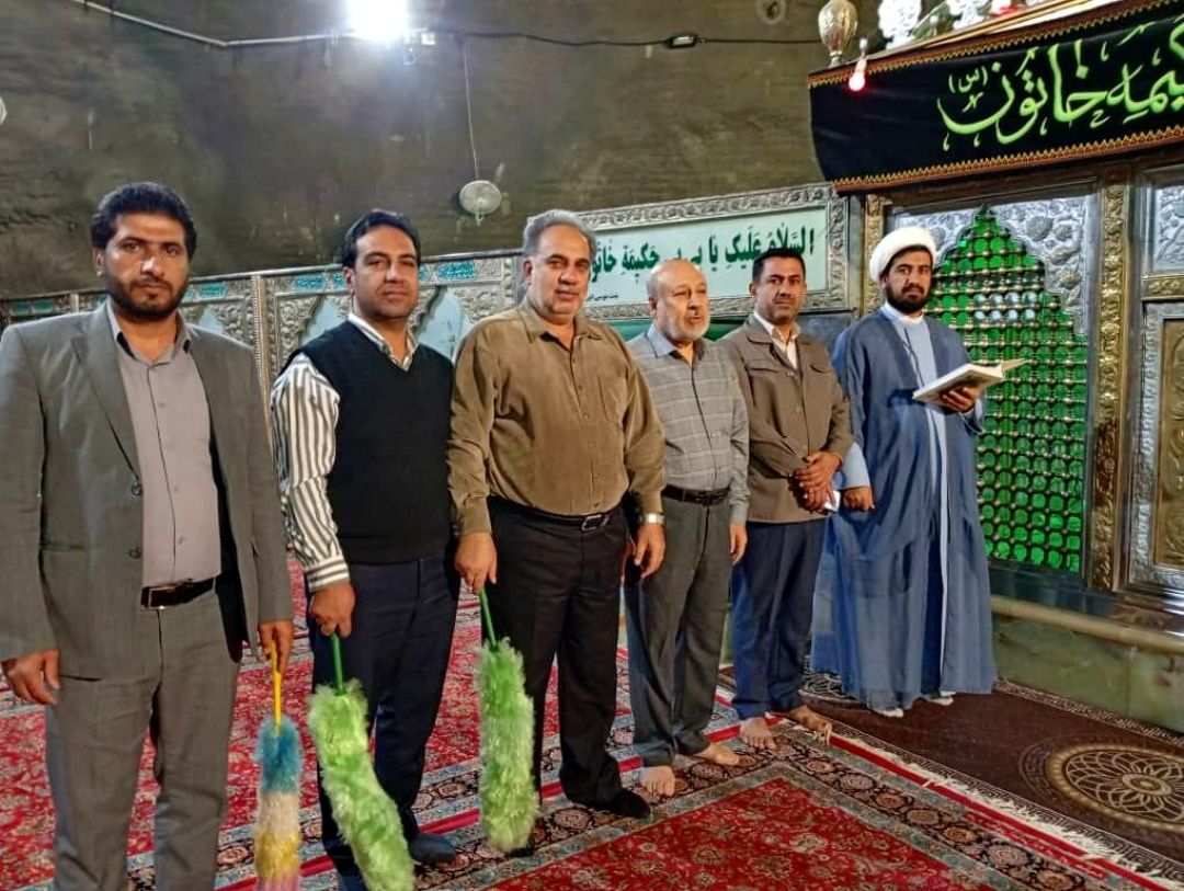 عطرافشانی حرم امامزاده بی‌بی حکیمه در گچساران+ تصاویر