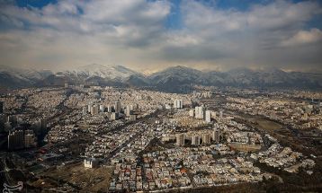 مانور هواپیماهای فوق سبک بر فراز برج میلاد