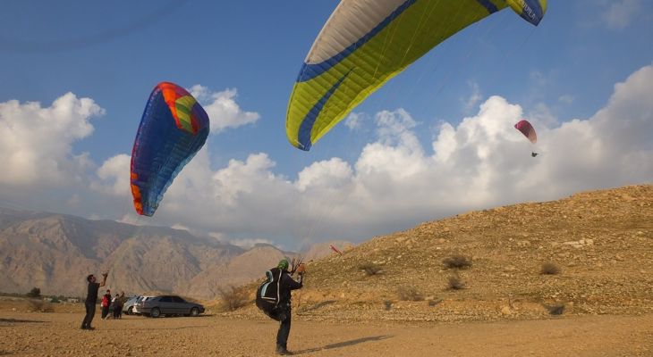 پرواز دیدنی «پاراگلایدرها» در گچساران+ تصاویر