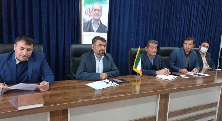 مسئولان شعار را کنار بگذارند