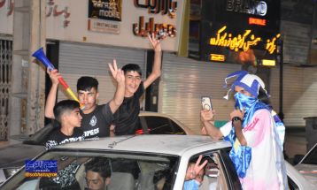 شادی هواداران یاسوجی پس از قهرمانی استقلال