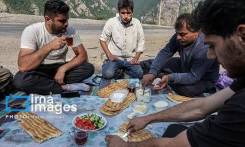 «جاده چالوس»؛ گذرگاه بهاری عشایر