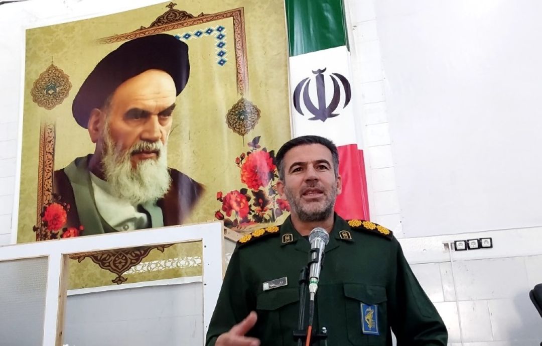 مردم زیر بمباران پای انقلاب و رهبری ماندند