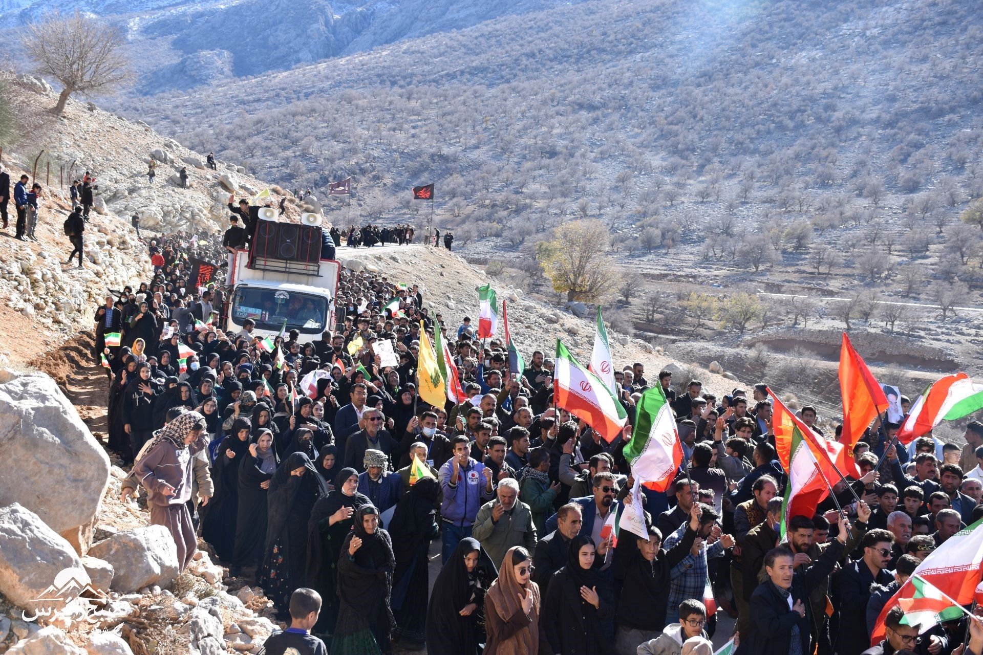 غوغای مردم لوداب در بدرقه پیکر شهید مجیدی‌مهر