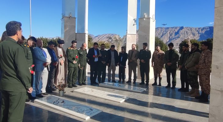 با دستان دل‌ها؛ گلزار شهدای لیکک غبارروبی شد