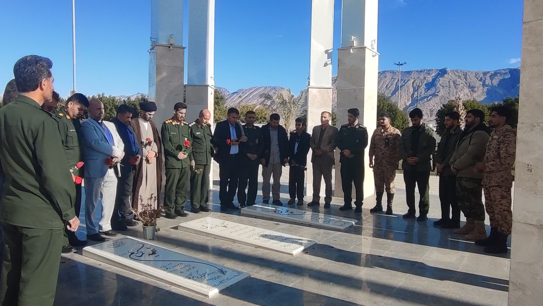 با دستان دل‌ها؛ گلزار شهدای لیکک غبارروبی شد