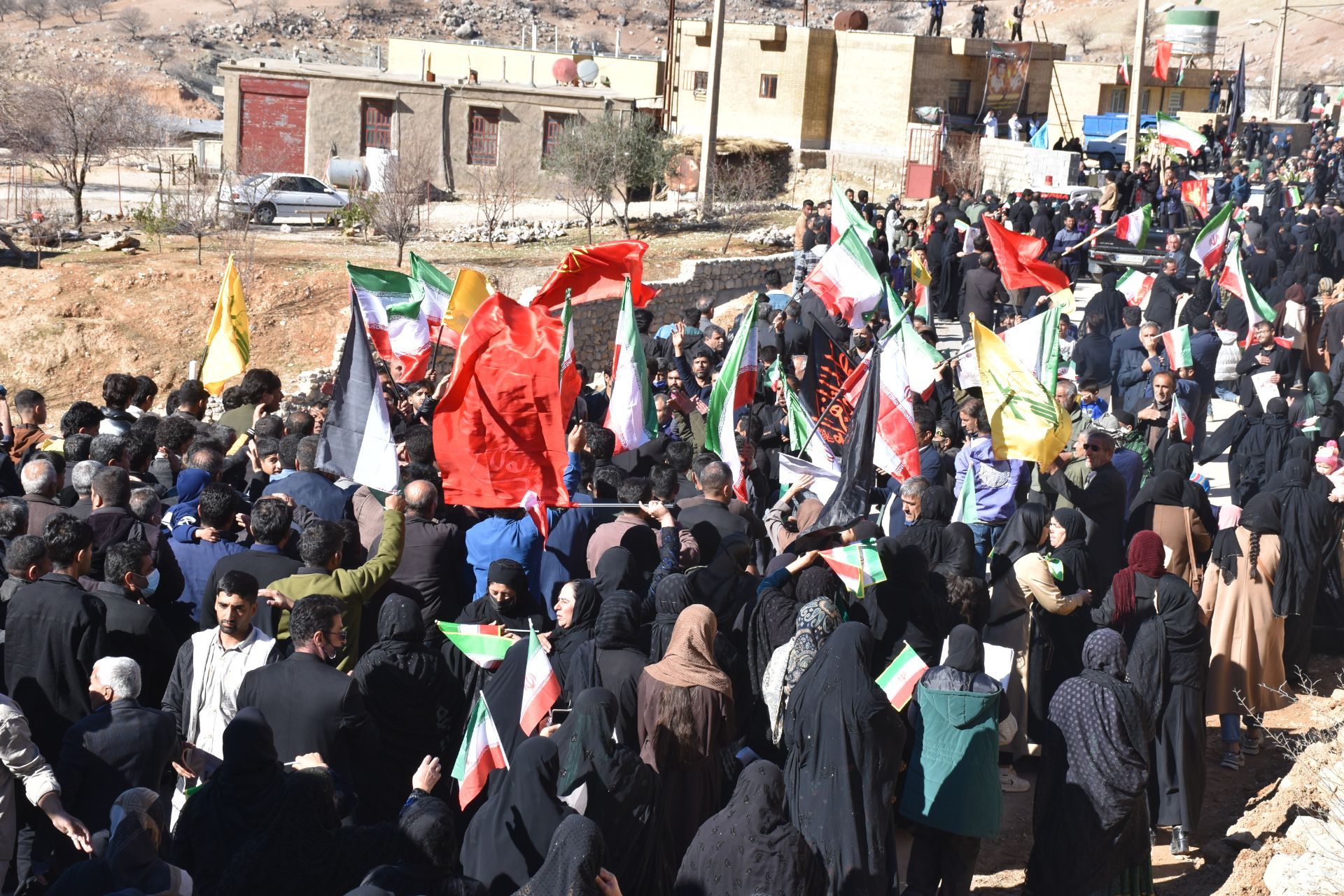 غوغای مردم لوداب در بدرقه پیکر شهید مجیدی‌مهر