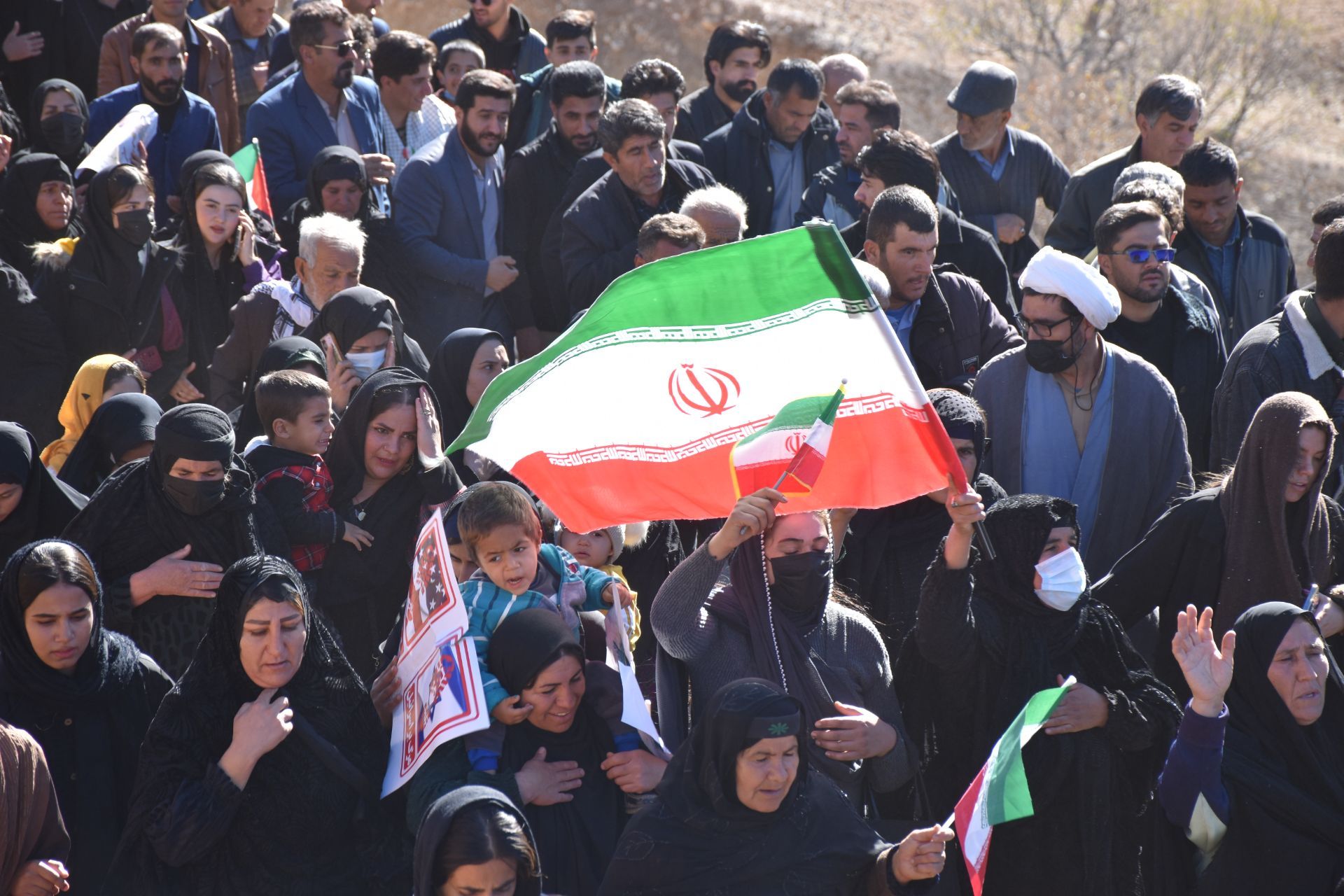 غوغای مردم لوداب در بدرقه پیکر شهید مجیدی‌مهر