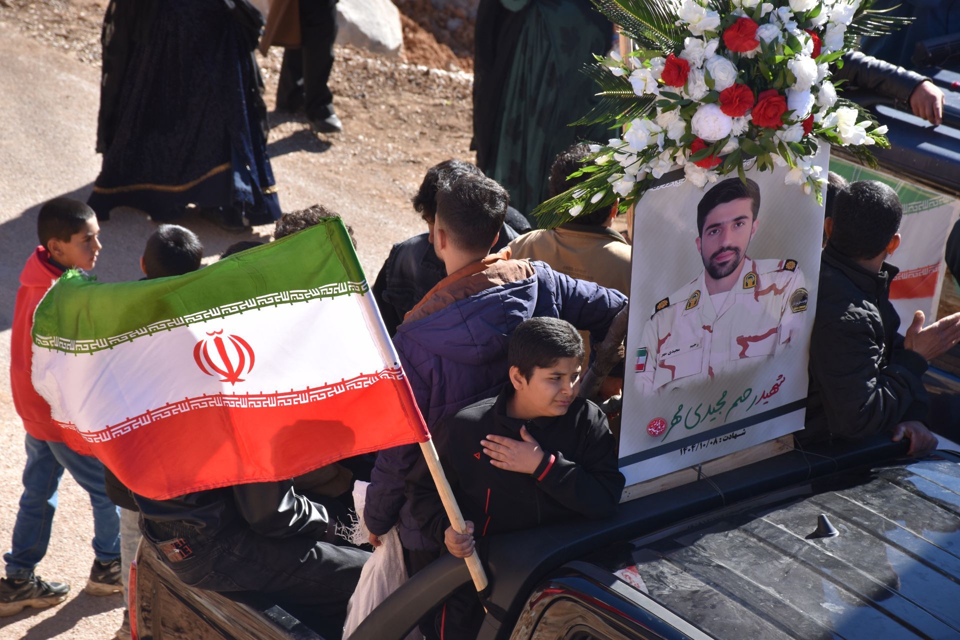 غوغای مردم لوداب در بدرقه پیکر شهید مجیدی‌مهر