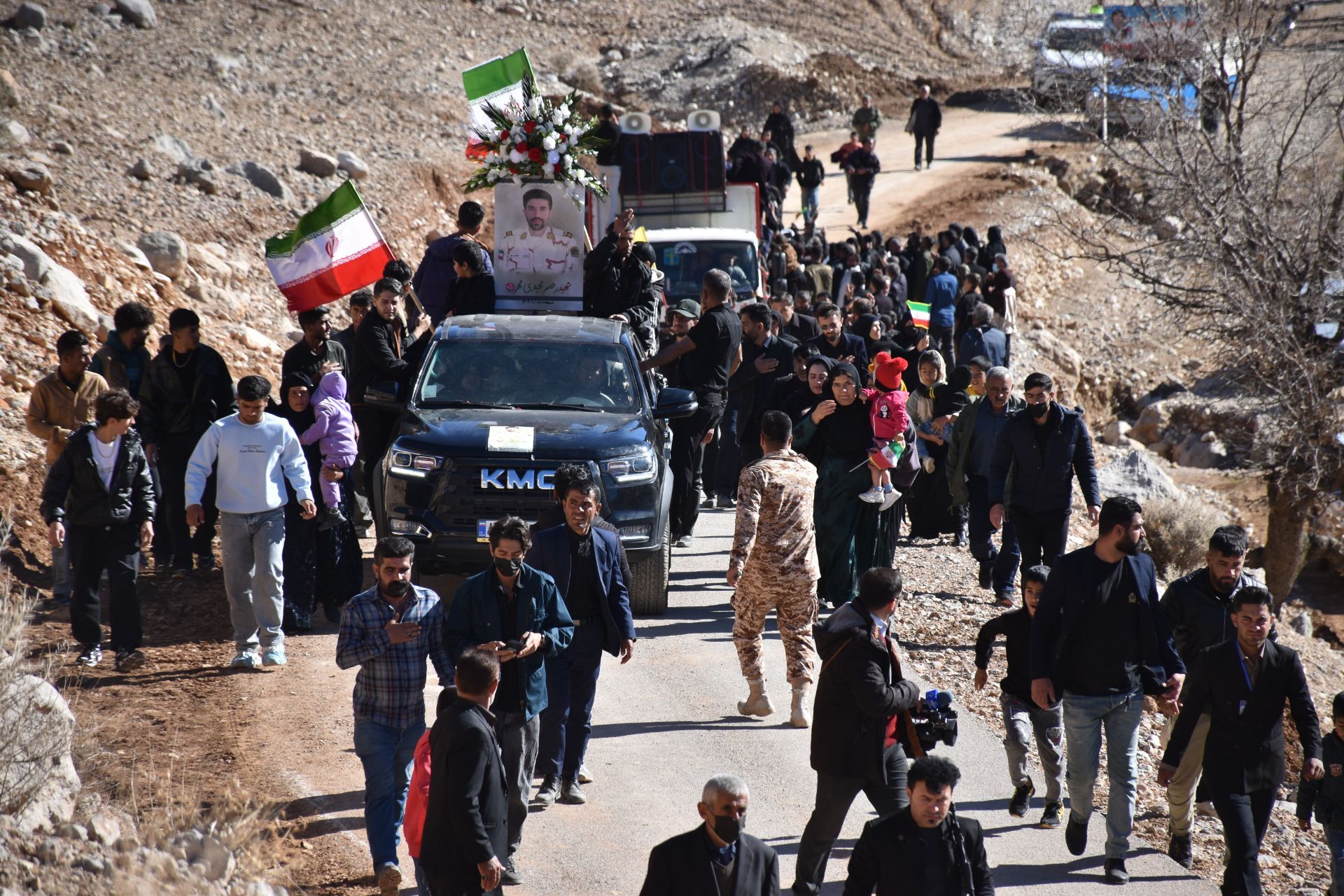 غوغای مردم لوداب در بدرقه پیکر شهید مجیدی‌مهر