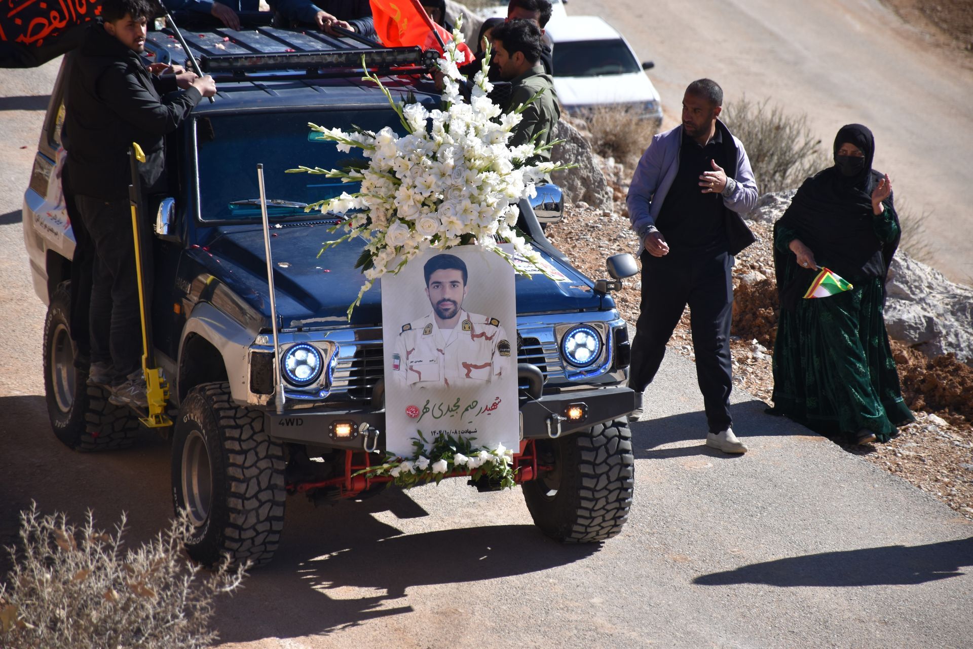 غوغای مردم لوداب در بدرقه پیکر شهید مجیدی‌مهر