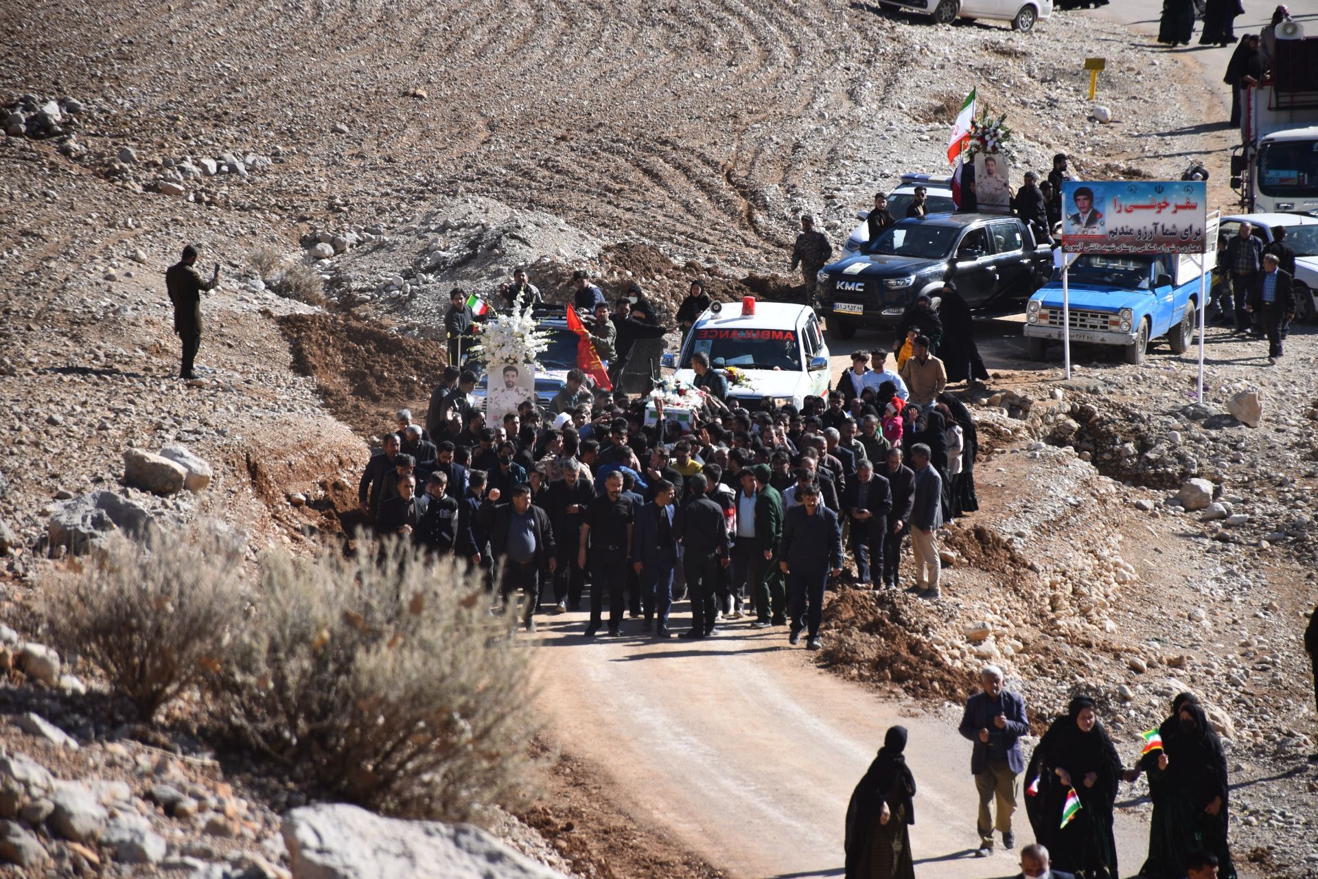 غوغای مردم لوداب در بدرقه پیکر شهید مجیدی‌مهر