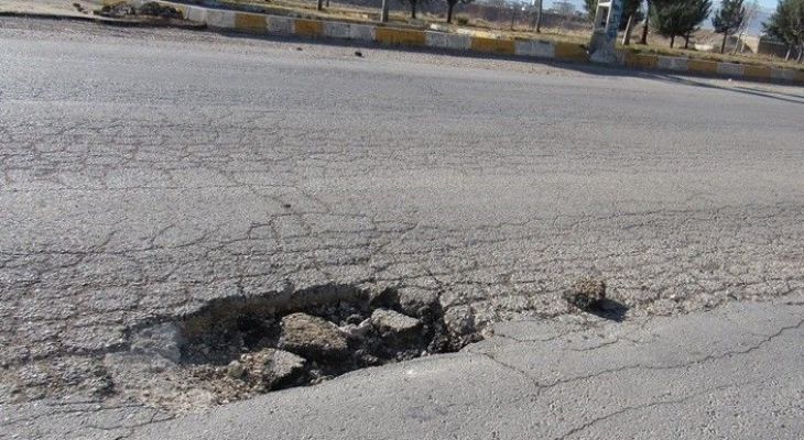 چاله‌ها؛ زخم‌هایی بر پیکر شهر یاسوج و خودروها