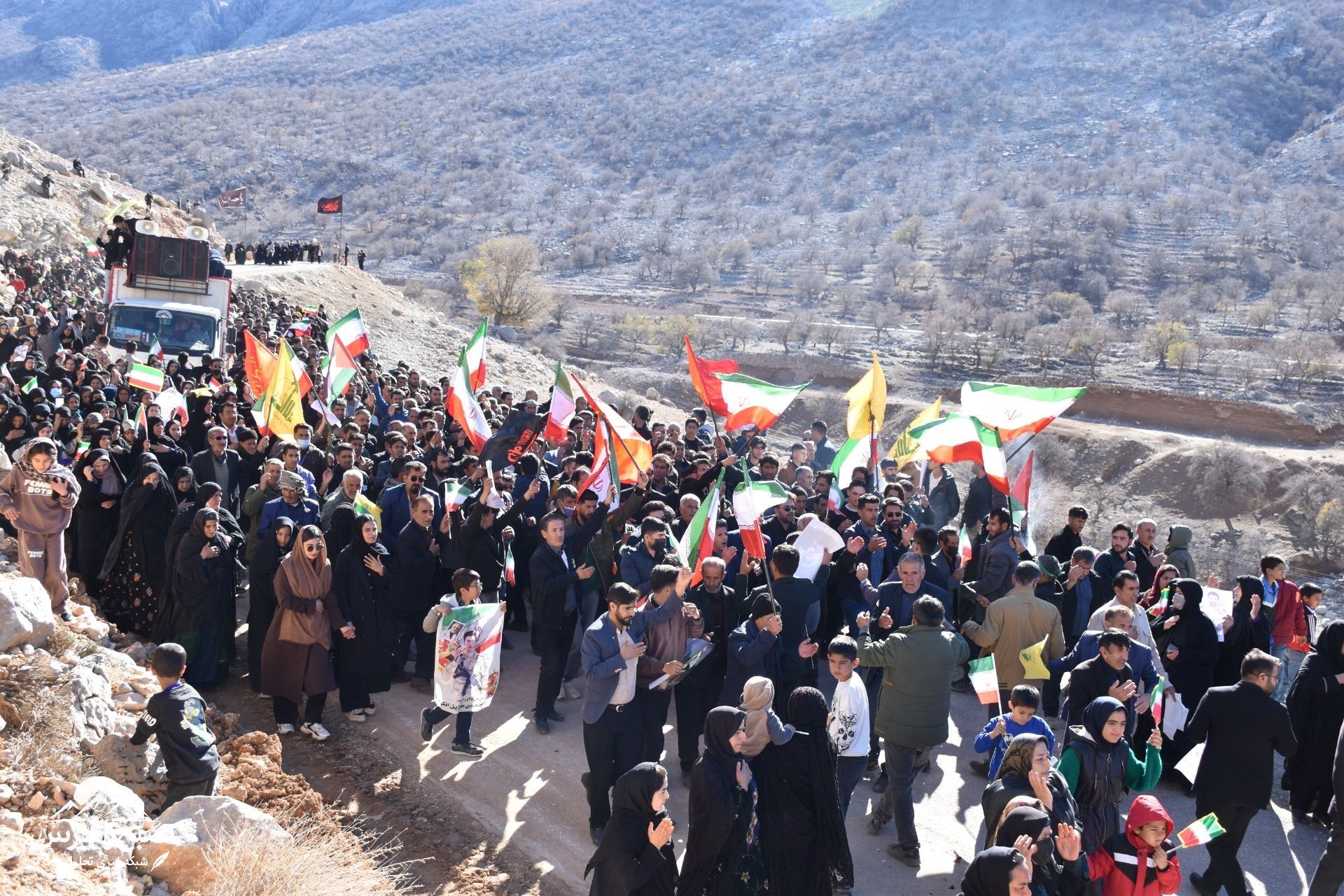 غوغای مردم لوداب در بدرقه پیکر شهید مجیدی‌مهر
