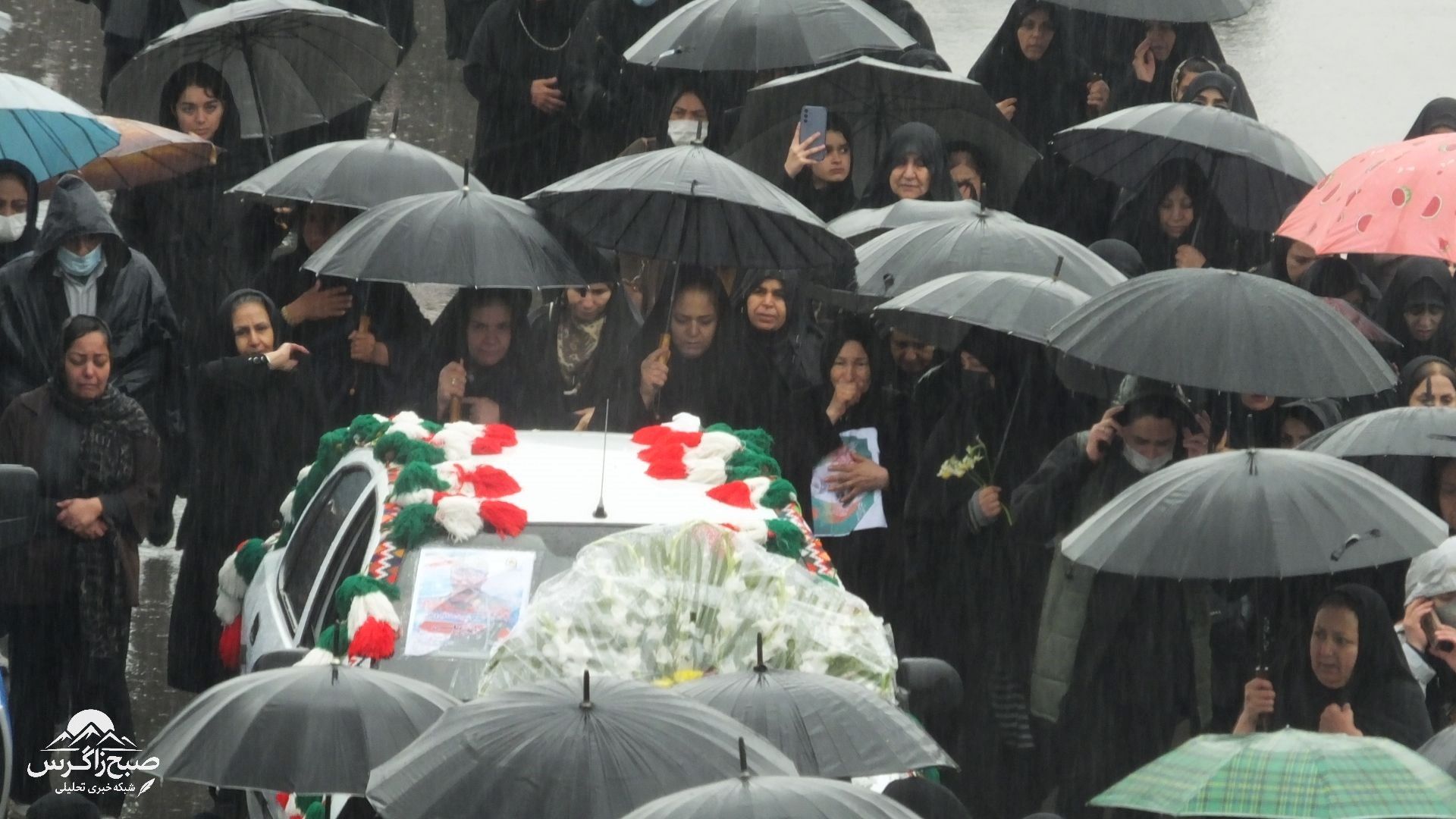 تشییع باشکوه شهید مدافع وطن صحنه‌ای ماندگار آفرید