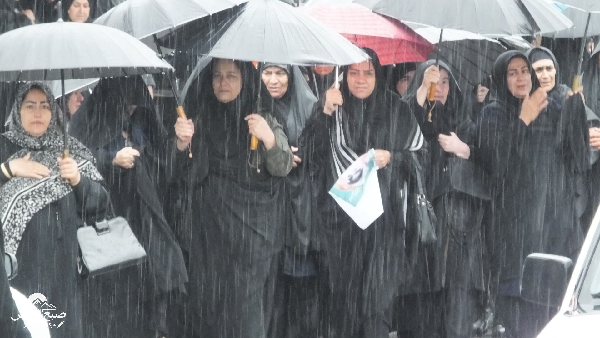 تشییع باشکوه شهید مدافع وطن صحنه‌ای ماندگار آفرید