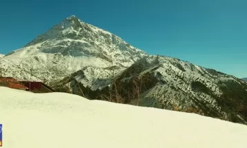 دنای سفیدپوش پس از بارش برف زمستانی