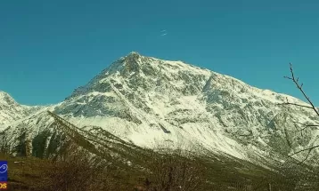 دنای سفیدپوش پس از بارش برف زمستانی