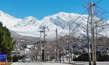 دنای سفیدپوش پس از بارش برف زمستانی