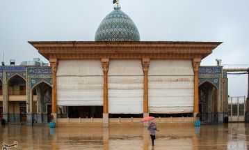 بارش باران در صحن حرم شاهچراغ(ع)