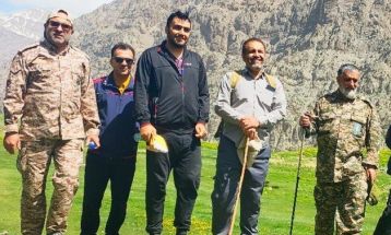 کوهپیمایی کارکنان سپاه در منطقه کوه‌گل