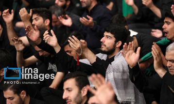 عزاداری شب عاشورای حسینی(ع) با حضور رهبر انقلاب