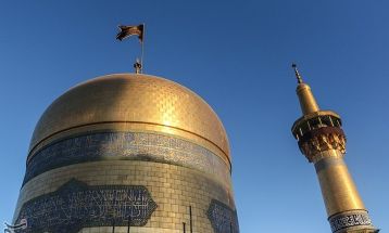 مراسم تعویض پرچم گنبد حرم مطهر رضوی