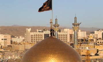مراسم تعویض پرچم گنبد حرم مطهر رضوی