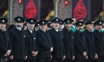 مراسم تعویض پرچم گنبد حرم مطهر رضوی