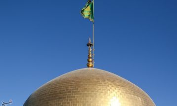 مراسم تعویض پرچم گنبد حرم مطهر رضوی